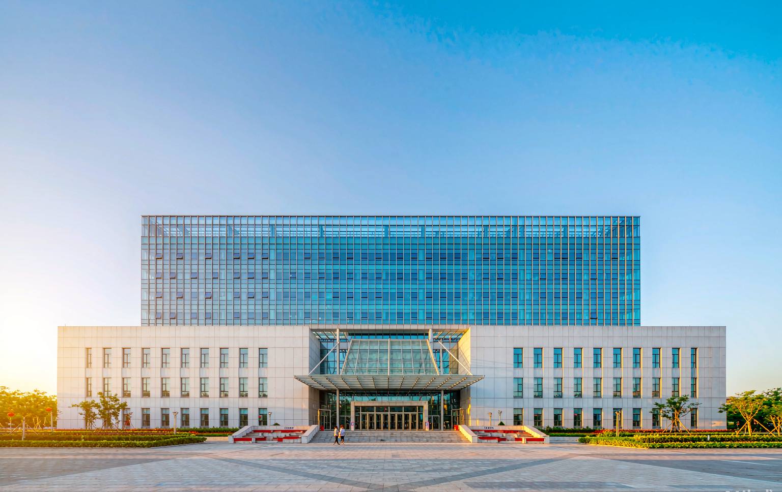 Modern Grade IIIA hospital building in China